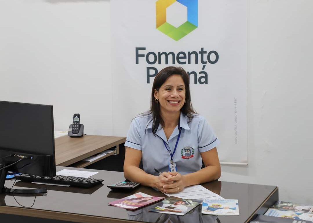 Eliane Schuback Franciscatti atua como agente de crédito em Guaíra