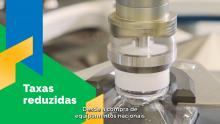 Imagem de um detalhe de um equipamento ou máquina em uma indústria e à esquerda, sobre um grafiscom de fundo verde aparece um tecto em branco escrito "taxas reduzidas" com a legenda embaixo dizendo "Desde a compra de equipamentos nacionais"